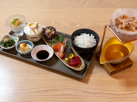 Set ăn sashimi và set ăn chazuke