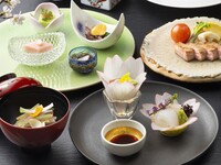 尊享派对套餐，畅饮无阻 [可提供最多可容纳 30 人的私人包间]