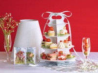 【2日前までの要予約】テイクアウト専用 あまおう苺アフタヌーンティーセット ～雪どけストロベリー～　2名様用