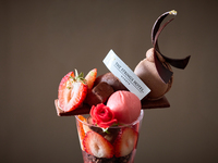 【土日祝】「1ドリンク付き大人のご褒美パフェ～Strawberry & Chocolate～」（15:30~）