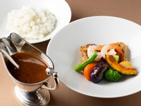 【チキン＆シュリンプスープカレー】サラダ・デザート・スープ・コーヒービュッフェ付き