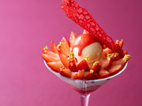 【平日｜苺フェア】苺づくしのご褒美パフェ  ドリンクセット（12/26～）