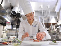 【シュルプリーズ】1日1組限定 季節を描く特別なひと皿　2026年4月～