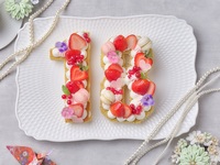 「18」のナンバーケーキ：＋8,000円　※税込