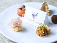 【Xmas2026超早割30%引】薪火薫るメインとクリスマス限定デザートを味わうランチショートコース（2026/9/30までの特別価格）