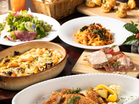 适合女生聚会等场合的意面套餐。适合10人及以上聚会。包含7道菜，包括开胃菜、沙拉、意面和汤。