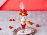 ＜土日祝限定＞～苺のミルフィーユパフェ付ランチセット～（要予約）