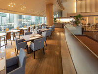 【平日限定】“オムバーグ”　群馬県産「こだわり旨味」を使用したオムレツ　ストロガノフ風味のピラフ　丸ノ内ホテル 伝統のハヤシソース（1/8～）