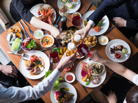 New Year Sale [WEB 22% OFF/Weekdays] Choose your main dish & dinner buffet with Free Flow