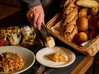 温かいパンが主役THE TASTE LUNCH（パン食べ放題）／乾杯用ドリンク・食後のデザート付き（平日限定）