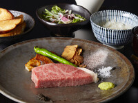 A5 brand beef steak set 8,800 yen