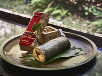 【Take out】 Hanagatami Ehomaki (Lucky direction sushi roll) 