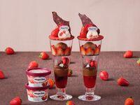 【平日限定】コーヒーまたは紅茶1杯つき　ハーゲンダッツ ストロベリーとミルクチョコレートの贅沢いちごパフェ