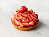 【Take Out】Strawberry and Hazelnut Tart (Whole) 12cm <-3/31> 