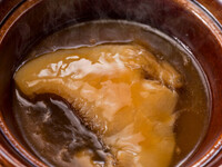 フカヒレの土鍋煮込みや北京ダックの入ったシグネチャーコース