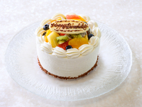 Bolo inteiro com decoração de frutas para comemoração nº 4 (a partir de abril de 2026)