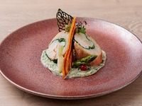 【2/1～3/31】金目鯛のポーピエット　（帆立とエビを包んで）　ハーブ香るなめらかクリームソース