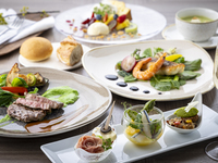 【HOLIDAY LUNCH SET】アンガス牛と真鯛のWメインなど全6皿＋乾杯ドリンク付き