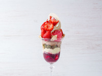 ＊平日【季節限定】いちごとショコラのパフェ