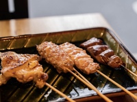 主厨精选套餐：8,800日元（含税9,680日元）。预订时不接受付款，请于用餐当天在店内付款。