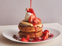 [Direct from the Farm Strawberry Fair] Drink Set / "Asuka Ruby" Strawberry and Scorched Brulee Pancakes with Strawberry Sauce