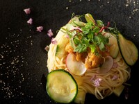 【平日：公式限定特典付ランチコースB】前菜・パスタ・メイン等全5品＆ドリンクビュッフェ