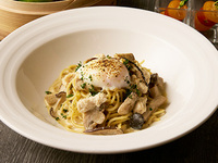 【平日ディナー】チキンと茸のポルチーニクリームソース　温度玉子添え＆ハーフビュッフェ