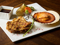 【平日ディナー】チキングリル（100ｇ）と帆立貝のオーロラソースグラタン＆ハーフビュッフェ