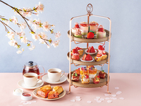 こだわり苺と桜のアフタヌーンティー～あまりん&かおりん～＋お土産付き〈金〉