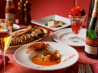 Van 1 tot en met 28 februari, Valentijnspecial: een menu met 28 dagen gerijpte T-bone steak, alfonsino en krabbouillabaisse, aardbeienparfait en meer.