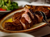 [Sınırlı Süreli Teklif] {Kupon kullanarak fiyatı 19.800 ¥'dan 15.840 ¥'ya düşürün} Porterhouse Biftek Menüsü ◇ Günün salatası dahil 5 yemek