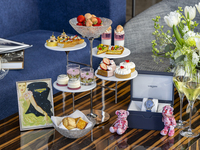 【13時半・14時入店】コンラッド・ベア付き・桜ストロベリーデラックスアフタヌーンティー with ロンジン