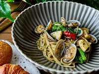 3/1～【ランチ】WEB予約限定選べるドリンク1杯付き★野菜たっぷり！人気のデザート含むサラダブッフェランチ〈メイン：選べるパスタ〉