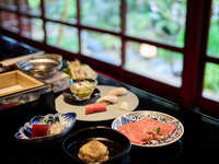 ディナー団体様専用【3・4月　春の庭園懐石コース】『四季折々の旬食材と「やすまる豆富」が織りなす、上品な豆富と鮨と日本料理の懐石』平日特別価格 8,800円(税込)