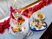 From April 6th: Lunch afternoon dessert set with 5 kinds of seafood appetizers, main course, and 90 minutes of free-flowing drinks.