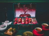 トランク型 Constellation. “Cherry Coded” Afternoon Tea ― 赤は、甘さだけの色ではない ― 