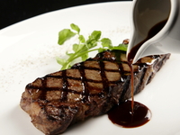 EXECUTIVE LUNCH COURSE　　　　　　　　　　　　　　　　　　　　　　　　前菜＋スープ＋シーフード＋国産牛ステーキ＋デザート