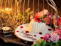 【記念日】青のオリジナルカクテル付　「今日は特別な日」 〜春の贅沢食材でお祝い〜 　二人の為だけのアニバーサリーコース（乾杯/鳥籠に入った特別記念日ケーキ）