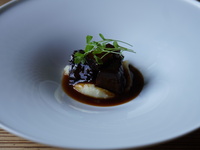 山椒、竹笋，搭配山口县和牛和酒