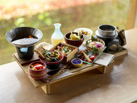 Kyoto-style Donburi Five-Dish Tasting Set ~Wagyu Beef and Summer Vegetables, Sukiyaki Illuminated by the Lights of a Summer Evening~ (Summer Version / June 1st, 2026 onwards)