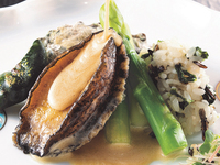 活きあわびと肉五貫溶岩焼き懐石