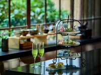 [Weekends and Holidays: Seasonal Afternoon Tea] Sencha from all over Kyushu, Ronnefeldt black tea, seasonal Japanese sweets, fruit tarts, and more
