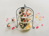[Weekends and Holidays: Seasonal Afternoon Tea] Sencha from all over Kyushu, Ronnefeldt black tea, seasonal Japanese sweets, fruit tarts, and more