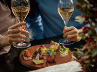 【 Flower Aperitivo】 Bottled wine with Appetizers plate