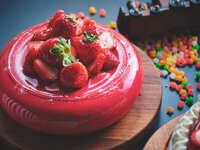 [ Weekends and holidays / 8% off] 「Toys & Treats」Strawberry Sweets Buffet