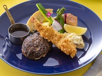 고베 서양식 점심 A: 햄버거 & 새우 튀김