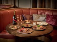 [Anniversary Dinner Course] Toast with sake, flower box, whole cake + 5 dishes of carefully selected ingredients