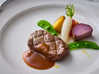 （平日）オーヴェストランチ＜全3品：前菜・牛フィレ・デザート＞　5,700円