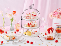 [From February 25th] Strawberry Celebration Afternoon Tea with a glass of sparkling wine