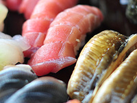 <包含120分钟畅饮> 推荐用于欢迎会和欢送会！【标准宴会套餐】五件寿司及其他七道菜，包括我们的特色菜“鳗鱼茶碗蒸”。